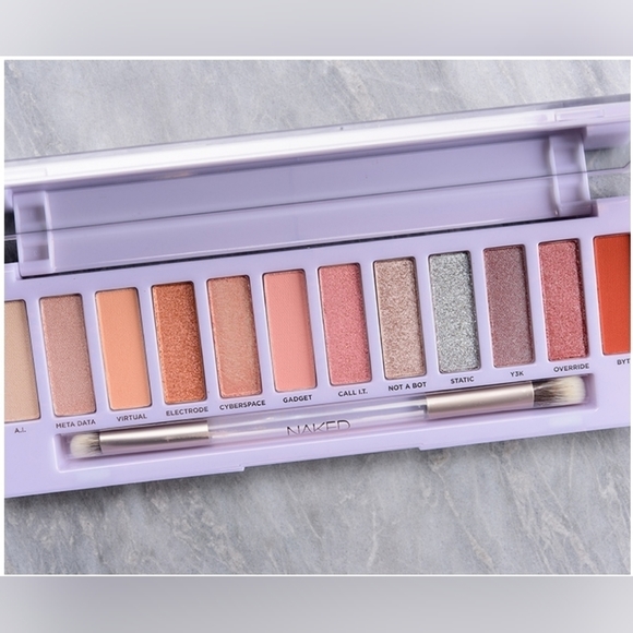 Urban Decay Naked Cyber Eyeshadow Palette - Picture 5 of 13